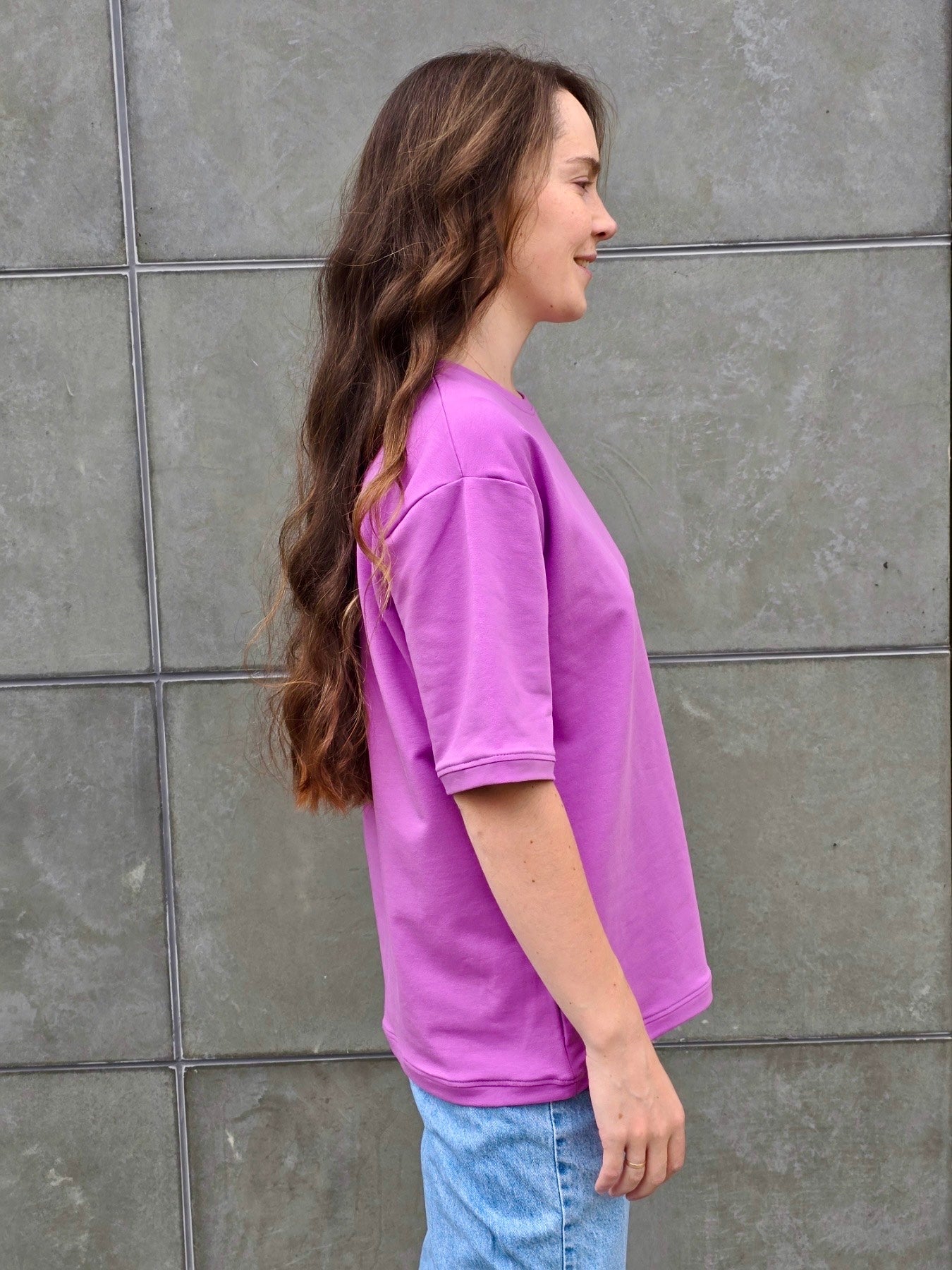 Oversize marškinėliai trumpomis rankovėmis levandų spalvos