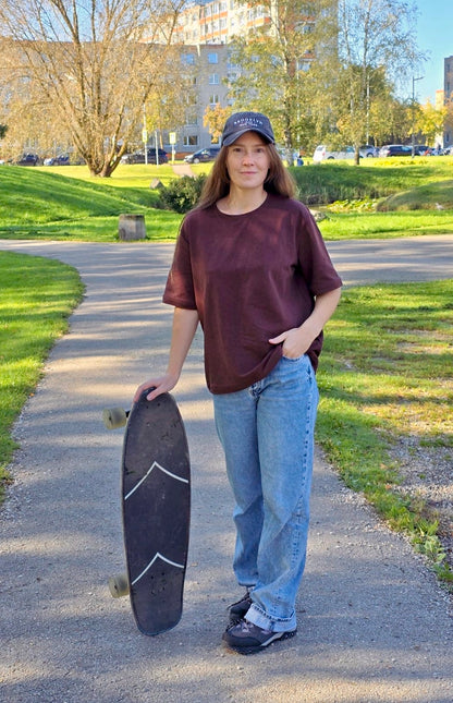 Oversize tipo marškinėliai trumpomis rankovėmis rudos spalvos